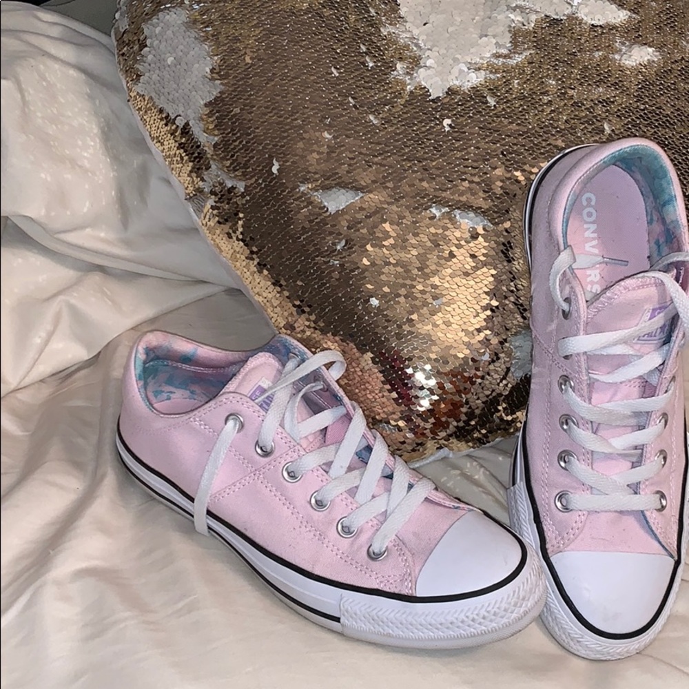 Pink converse